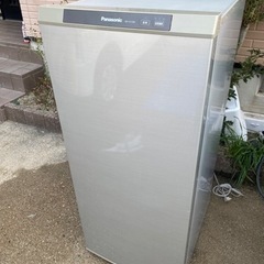 お薦め品‼️ファン方式‼️パナソニック冷凍庫121L 2015年
