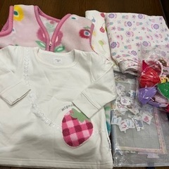 おもちゃとベビー服など