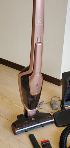 コードレス掃除機　エレクトロラックス　バッテリーOK　新生活　車掃除機　付属品多数　Electrolux エレクトロラックス エルゴラピードパワープロ  ソフトピンク ZB3414AK 国内正規品