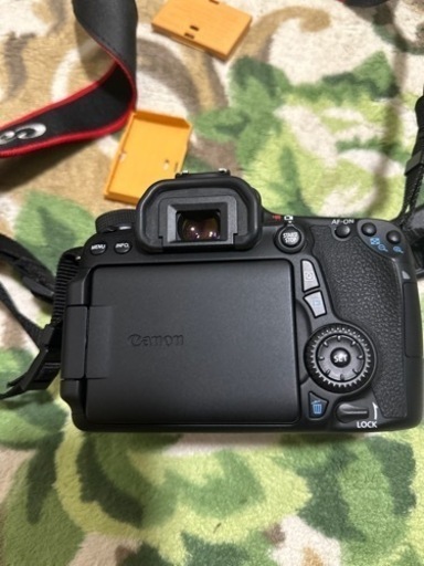 Canon EOS デジタル一眼レフカメラ レンズキット 70D (W)