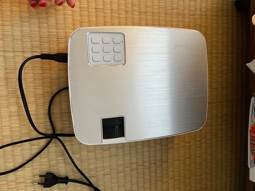 引っ越しに伴う出品：プロジェクターを販売