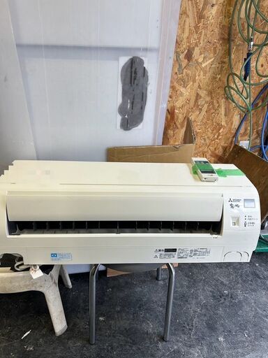 ☆中古￥20,000！MITSUBISHI　リモ付き2.2kwルームエアコン　家電　2018年製　MSZ-GE2218-W型　【BC166】