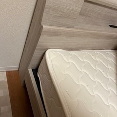 ベッドフレーム＋マットレス　ダブルベッド　　
