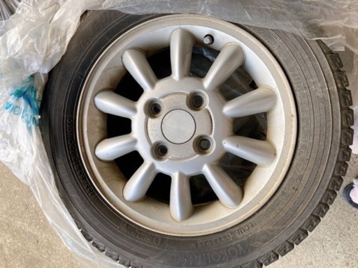 車のパーツ タイヤ、ホイール