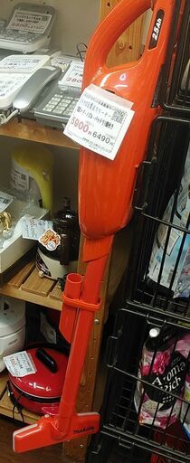 品質保証☆配達有り！5900円(税別）マキタ 充電式クリーナー オレンジ
