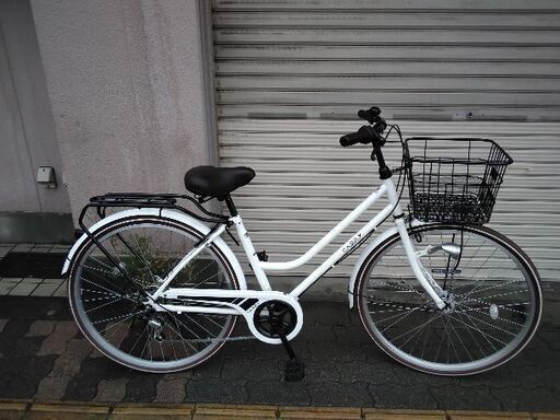 美品☆CASULY[カジュリー]SMART(スマート)26吋 シティーサイクル 外装6段/LEDオート(ホワイト)