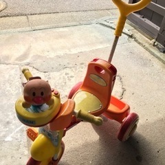 無料　アンパンマン　おもちゃ 三輪車