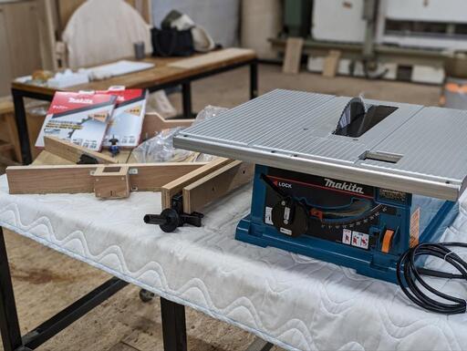 美品　マキタ(Makita) マルノコ盤 255mm 2703