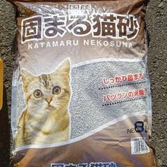 【お取り引き中】固まる猫砂 8L  / ペットトイレ