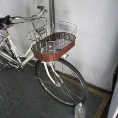 Ｄ411　★限定特価　整備済み★ブリヂストン　カジュナ　ホワイト★ 中古自転車 【27インチ 】