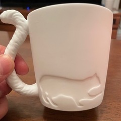 陶器製、猫持ち手のマグカップ