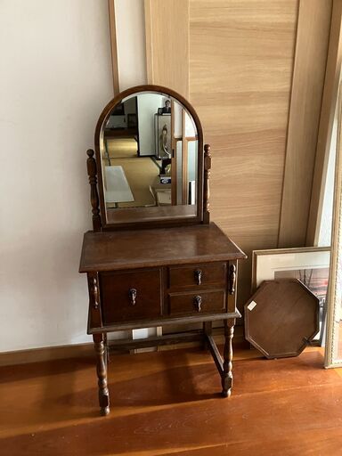アンティーク風ドレッサー（三越家具シリーズの一つ）