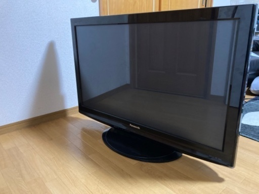 液晶テレビ　Panasonic 2010年製 42V型　※リモコン無し　※画面右側に黒色の縦線表示