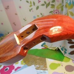 現品販売18.000円 沖縄三線専用 カリン棹 艶やかな色彩 自作へ挑戦