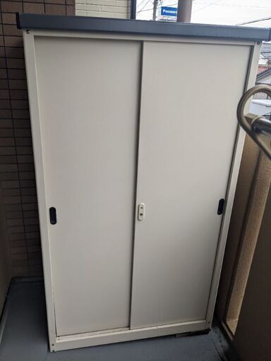 スチール物置　屋外使用