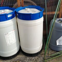 除草剤の空容器３個セット　100L２個と50L1個プラドラム缶