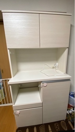 ✨激安価格✨定価六万‼️比較的美品⚠️食器棚‼️旧鹿児島市内配送無料サービス⚠️キッチンボード✨ホワイト✨