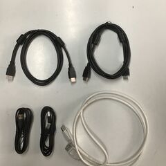 HDMIケーブル、USB A-Bケーブル、ディスプレイポートケーブル