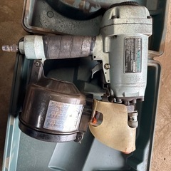 エアー釘打ち機日立