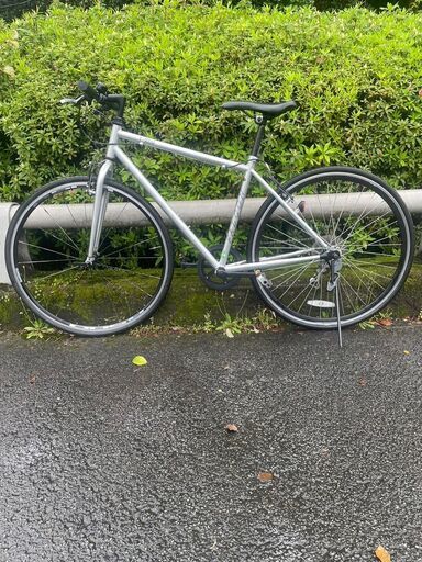 クロスバイク シマノ 6段変速ギア 700C 27インチ相当 スタンド付き 