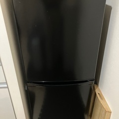 テレビ、冷蔵庫、電子レンジ、オーブントースター、ゴミ箱