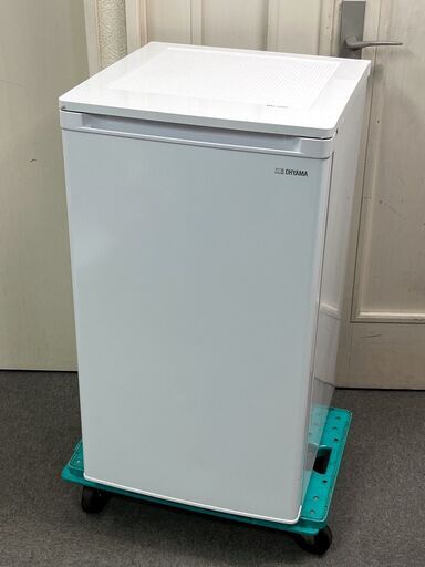 ③【税込み】高年式 美品 アイリスオーヤマ 60L 冷凍庫 IUSD-6B 2022年製【PayPay使えます】