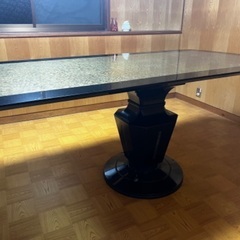 とても美しい大きなテーブル