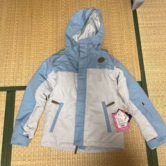新品の雪服（女）