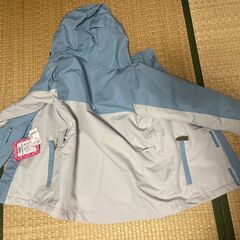 新品の雪服（女）