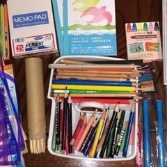 色鉛筆ponky、メモ帳、カラーペン、クレヨン、マスクM、など文房具