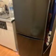 【ネット決済】【先着順】使用1年未満　1人暮らし用冷蔵庫（142L）