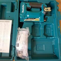 【未使用】マキタ　充電式タッカー　ST113DZK　makita
