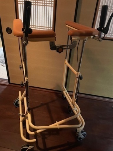 歩行器握り付ブレーキ付　介護　リハビリ