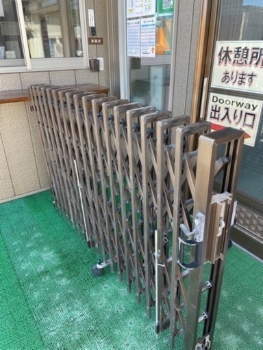 三協アルミ 門扉 伸縮 ブラウン2m86cm ※凹みあり