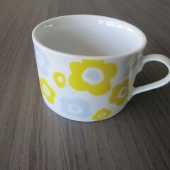 コーヒー、ティーカップ（黄色い花）