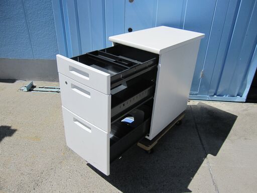 3段脇机　ホワイト　コクヨ製　鍵無し・作成可能1100円/本 3段脇机 ホワイト コクヨ製 鍵無し・作成可能1100円/本