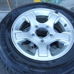 商談中です。【紋別市発】スタッドレスタイヤアルミホイール　4本セット　ダンロップ175/80R16（2016年）ホイール16×5.5JJ　ET22　5H139.7　センター穴111㎜　中古品セット　ジムニーに使用　4本セット　直接引取り限定