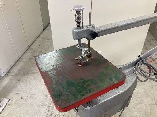 日工機械万能糸鋸盤700W.シャープMAN100V 糸のこ盤糸ノコ盤フトコロ700  
