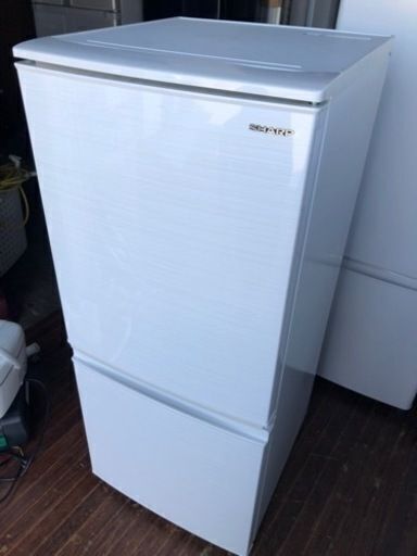 福岡市内配送設置無料　2020年　シャープ SHARP SJ-D14F-W [冷蔵庫 （137L・つけかえどっちもドア） 2ドア ホワイト系]