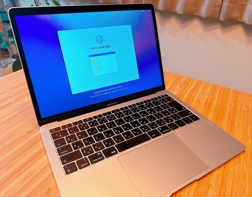 【完備品/新生活に】MacBook Air 13-inch 2018 256GB Silver メモリ8GB ノートパソコン