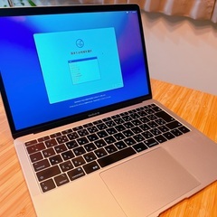 お取引中【完備品/新生活に】MacBook Air 13-inc...