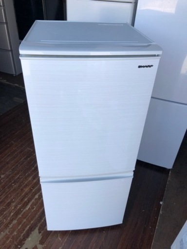 福岡市内配送設置無料　2019年式　シャープ SHARP SJ-D14F-W [冷蔵庫 （137L・つけかえどっちもドア） 2ドア ホワイト系]