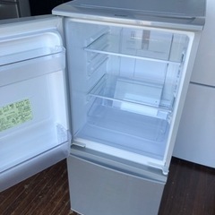 福岡市内配送設置無料　シャープ SHARP SJ-D14B-S [冷蔵庫(137L・つけかえどっちもドア) 2ドア シルバー系]