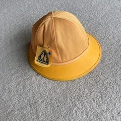 小学生用　黄色い帽子差し上げます