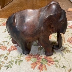アフリカ象　木彫りの置物
