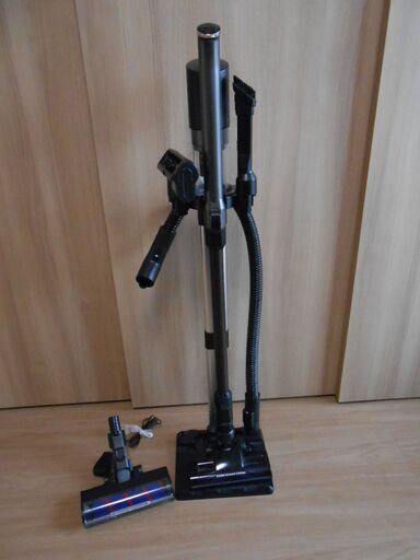【配送出来ます】オプション付き アイリスオーヤマ 充電式サイクロンスティッククリーナー アタッチメントセット付 SCD-142P-B（近くなら配送も可能です。宅配もお問合せ下さい）