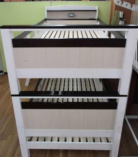 R069 天然木 2段ベッド、コンセント・ライト付き、幅103cm Used・綺麗