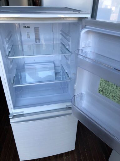 北九州市内配送無料店2020年 シャープ SHARP SJ-D14F-W [冷蔵庫 （137L