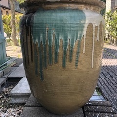 大きな壺or水瓶