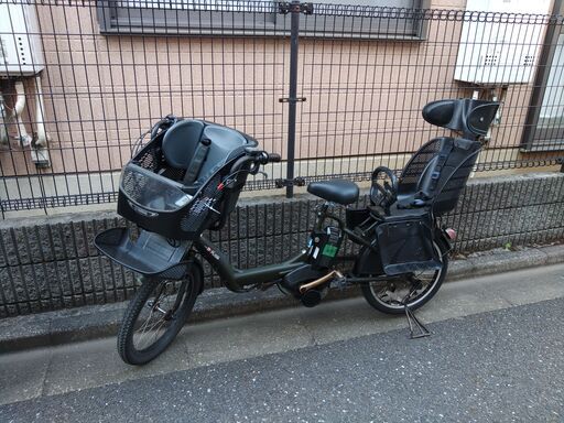 c70　電動自転車・リサイクル専門店　　ご試乗をしてから、ご購入できます。  ２０インチ、チャイルドシート、２人乗り、３人乗り、１人乗り電動自転車  お子様と土日も土足のまま、いろいろなタイプの電動自転車のご試乗可能です。  バカ良心的な電動自転車屋安心の無料保証；点検サービス付き  後ろチャイルドシートをかごに変更して、１人乗りにもできます。  バッテリーは新品の９０％以上の性能です。  １回の充電で３０Ｋｍ以上走行可能でコンディション良好です。  電動自転車、在